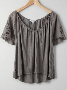AEO Charcoal Gray Blouse V-neckline Crochet Lace Embroidery Flowy Women’s S